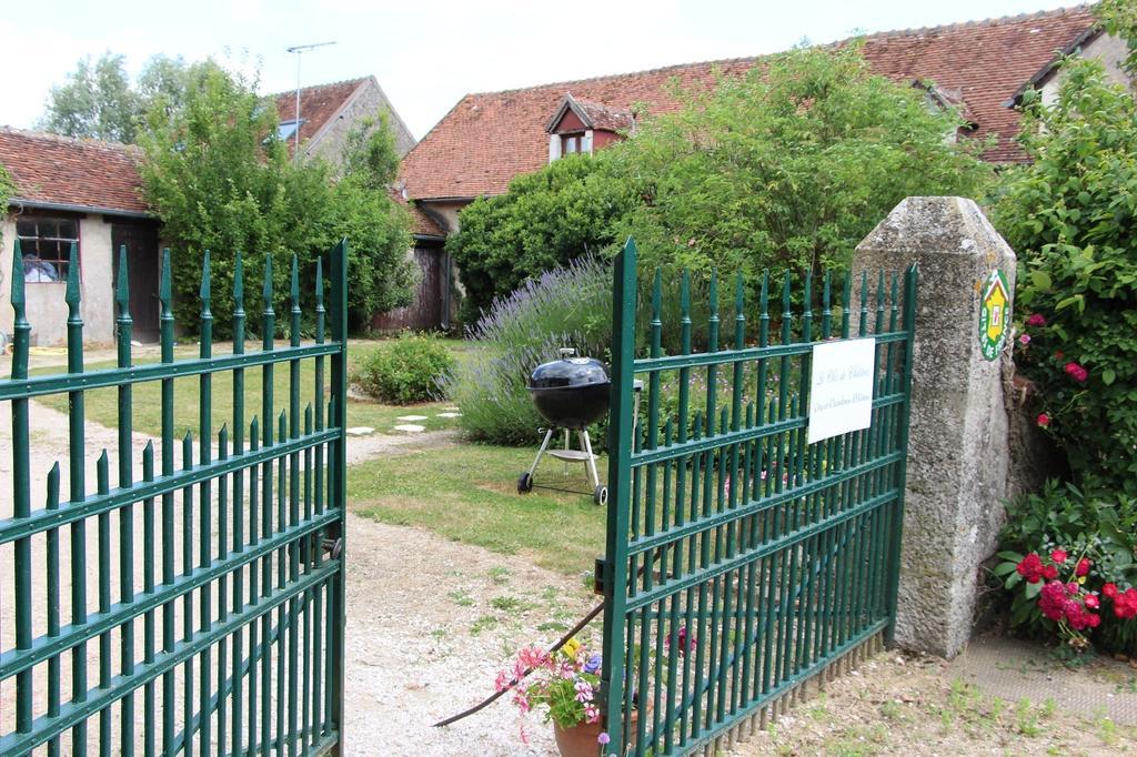 Le Clos De Chatres Oisly Exteriör bild